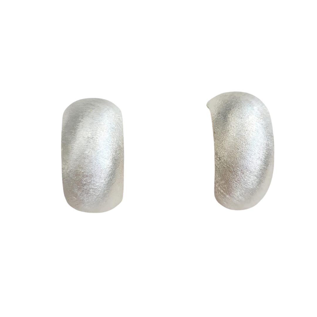 Brinco meia argola abaulada fosca prata 950 - Imagem 2