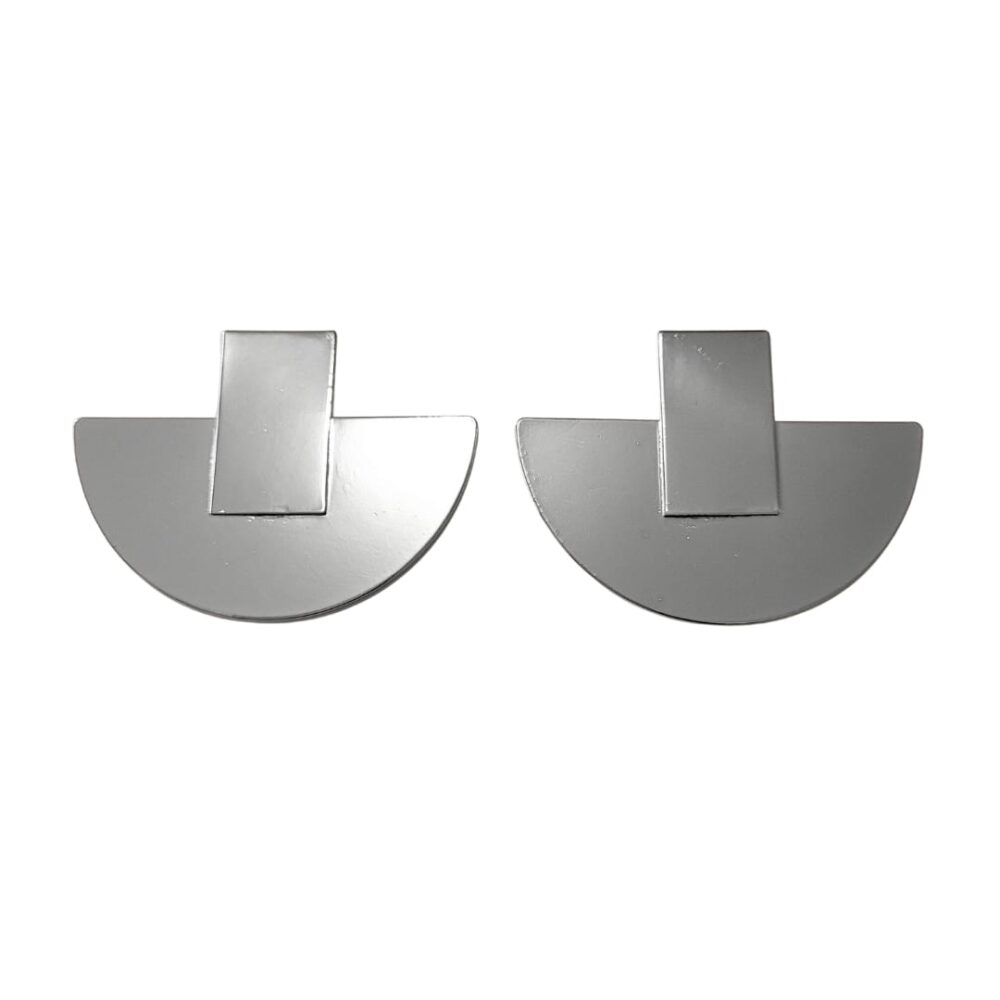 Brinco chapa meio círculo com retângulo banho ródio