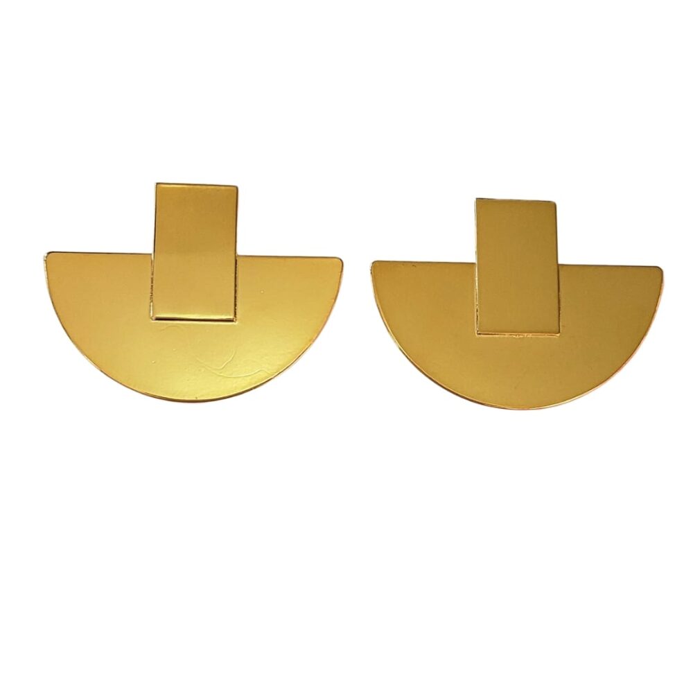 Brinco chapa meio círculo com retângulo banho 18k