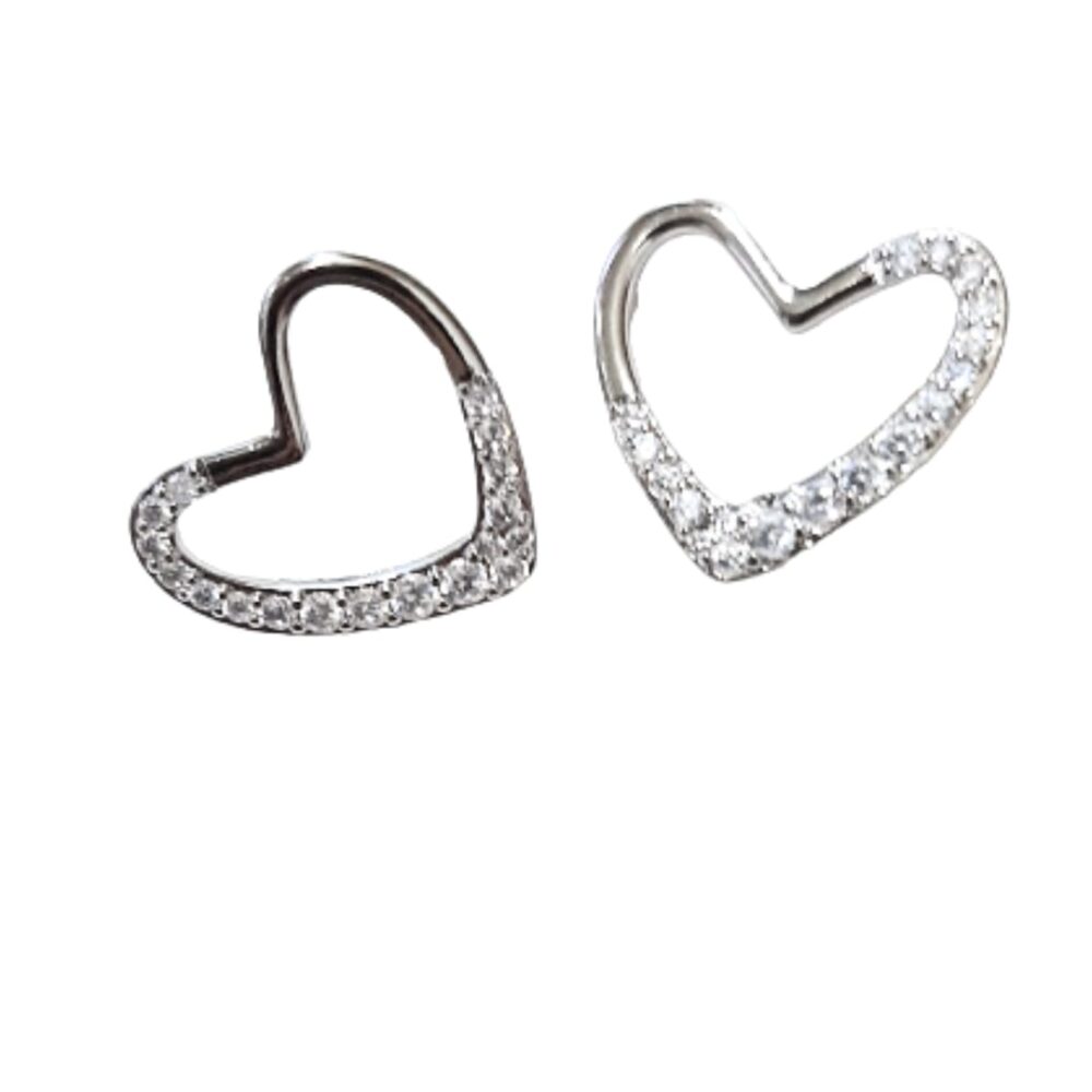 Brinco coração cravejado banho ródio