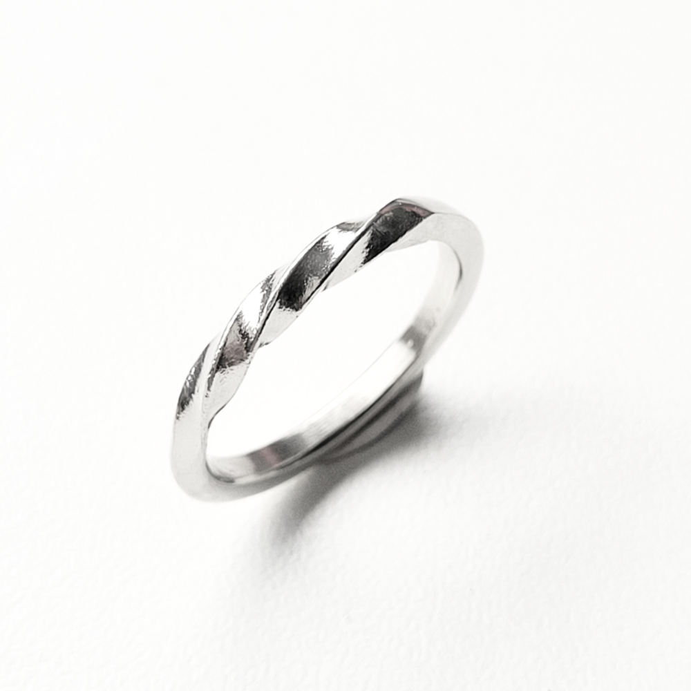 Aliança meio torçade prata 950